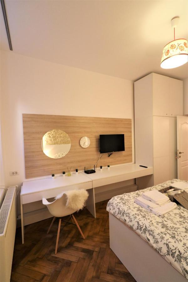 Cozy Old Town Apartment - Free Minibar Букурещ Екстериор снимка